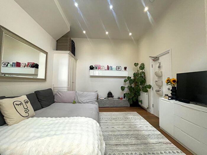 Studio To Rent In Wilberforce Road, Finsbury Park, N4