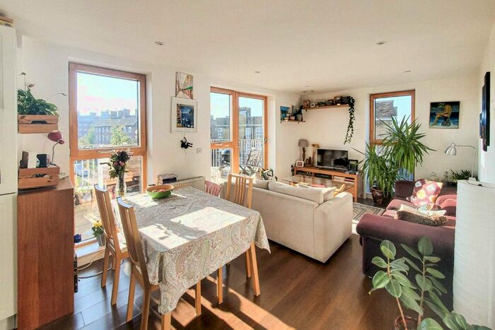 2 Bedroom Flat To Rent In Bocking Street, London, E8