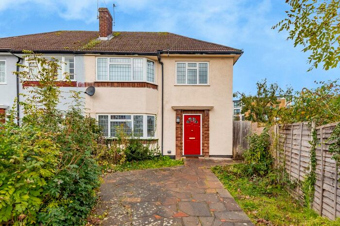 3 Bedroom Semi-Detached House To Rent In Wellington Road, Bromley, BR2