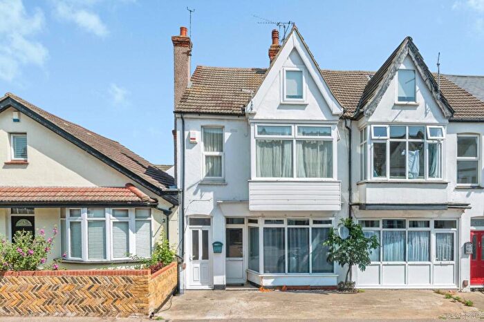 2 Bedroom Flat For Sale In Westborough Road, Westcliff-On-Sea, Essex, SS0