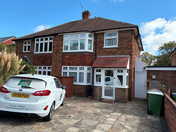 3 Bedroom Semi-Detached House For Sale In Rye Close, Bexley, DA5