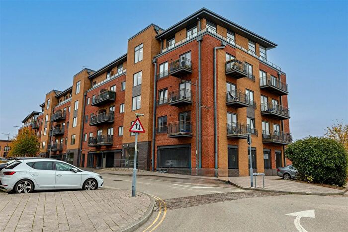2 Bedroom Flat For Sale In Basin Road, Worcester, WR5