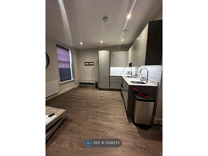 1 Bedroom Flat To Rent In Westcombe House, Uxbridge, UB8