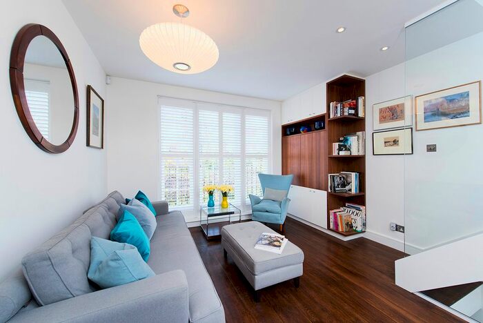 3 Bedroom Town House To Rent In Abbotsbury Close, Holland Park, W14