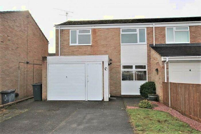 3 Bedroom Semi-Detached House To Rent In Carisbrooke Close, Caversham Park, Reading, RG4