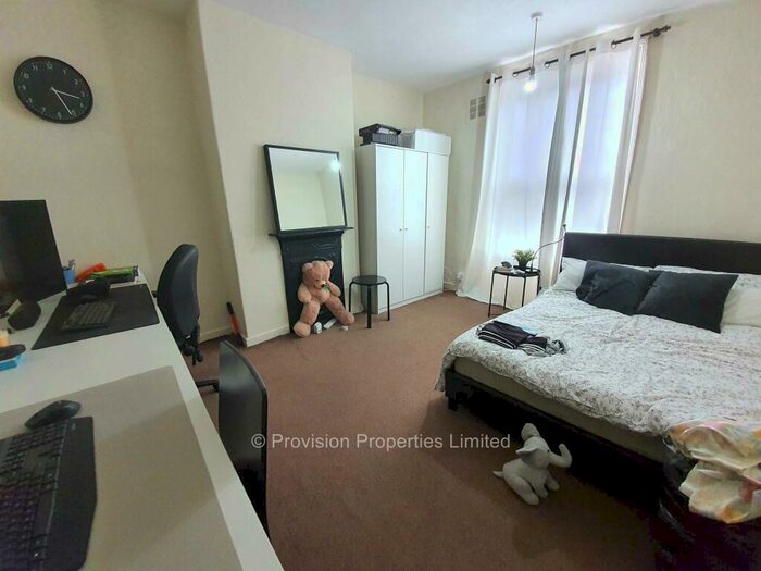 2 Bedroom Terraced House To Rent In Harold View, Hyde Park, Leeds, LS6