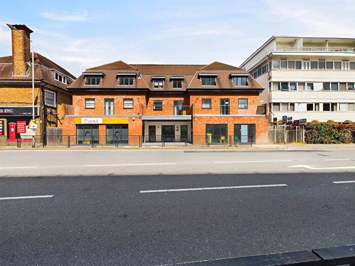 1 Bedroom Flat To Rent In Pembroke Lodge, Pembroke Road, Ruislip, HA4