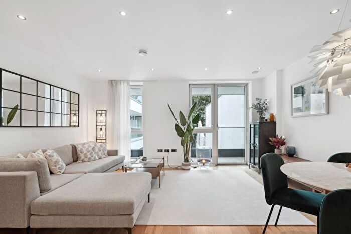 2 Bedroom Flat For Sale In Glenbrook Apartments, Glenthorne Road, W6