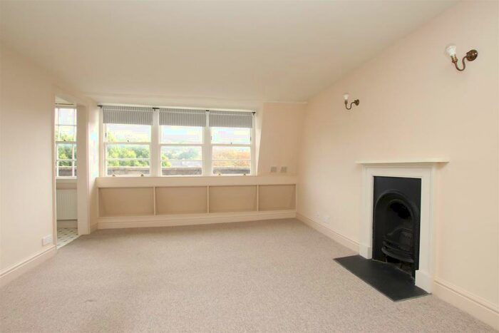 2 Bedroom Flat To Rent In Beaufort East, Bath, BA1