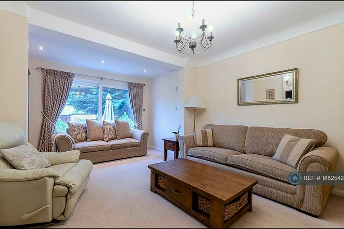 3 Bedroom End Of Terrace House To Rent In Amberwood Rise, New Malden, KT3