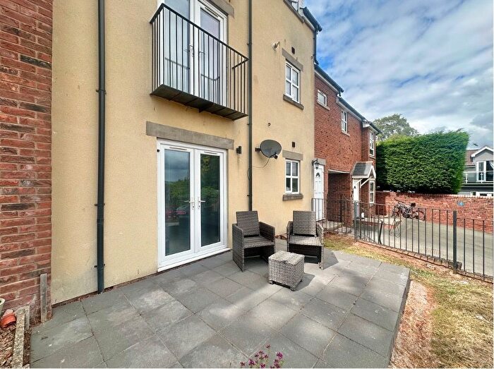 2 Bedroom Flat To Rent In Cedar Court, Hereford, HR1