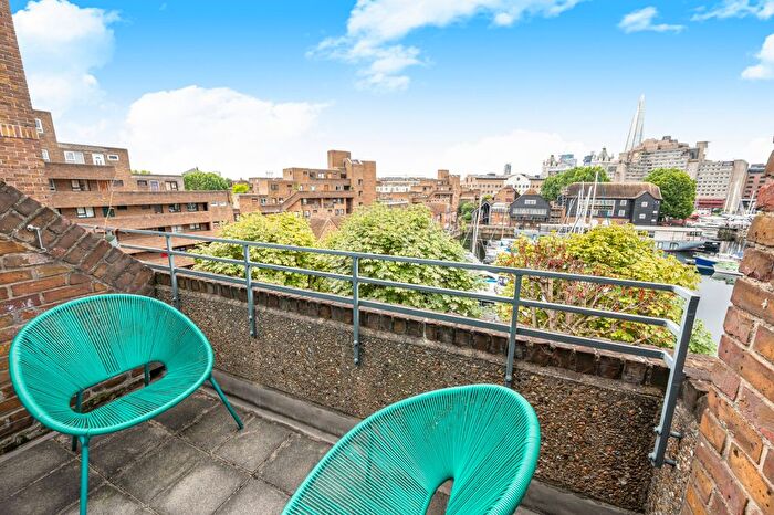 1 Bedroom Flat For Sale In Nightingale House, Thomas More Street, E1W