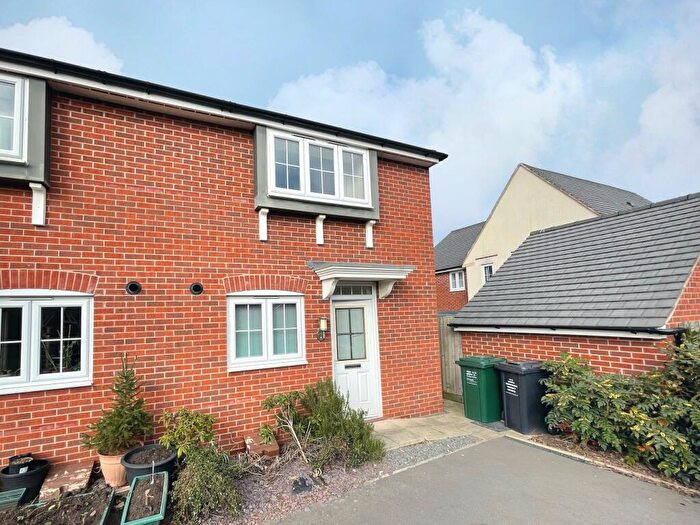 3 Bedroom House To Rent In Suffolk Way, Castle Gresley, DE11