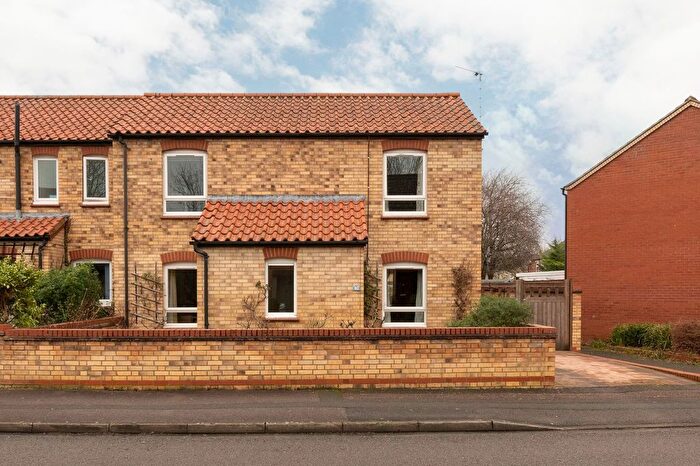 3 Bedroom Semi Detached House For Sale In Thorpe Way, Cambridge, CB5