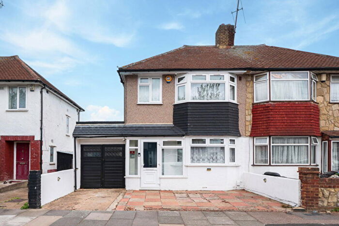 3 Bedroom Semi-Detached House For Sale In Bracondale Road, Abbey Wood, SE2