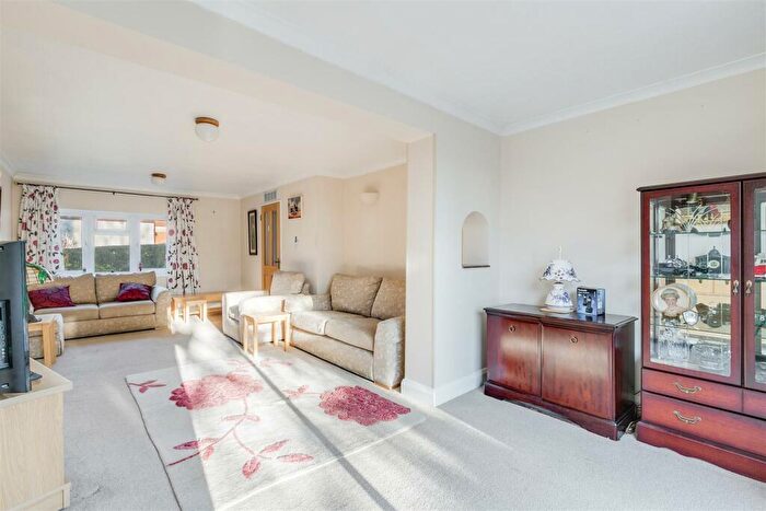 4 Bedroom Detached House For Sale In Pear Tree Dell, Letchworth Garden City, SG6
