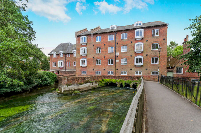 2 Bedroom Apartment To Rent In Wharf Mill, Winchester, SO23