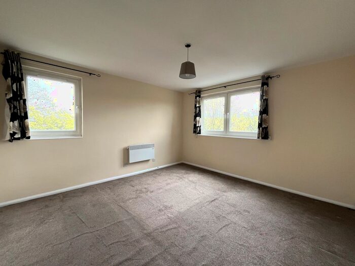 2 Bedroom Flat To Rent In Byron House, Porchester Mead, Beckenham, Kent, BR3