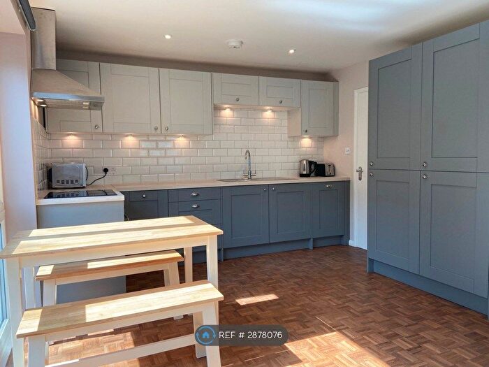 2 Bedroom Flat To Rent In Upper Edgeborough Road, Guildford, GU1