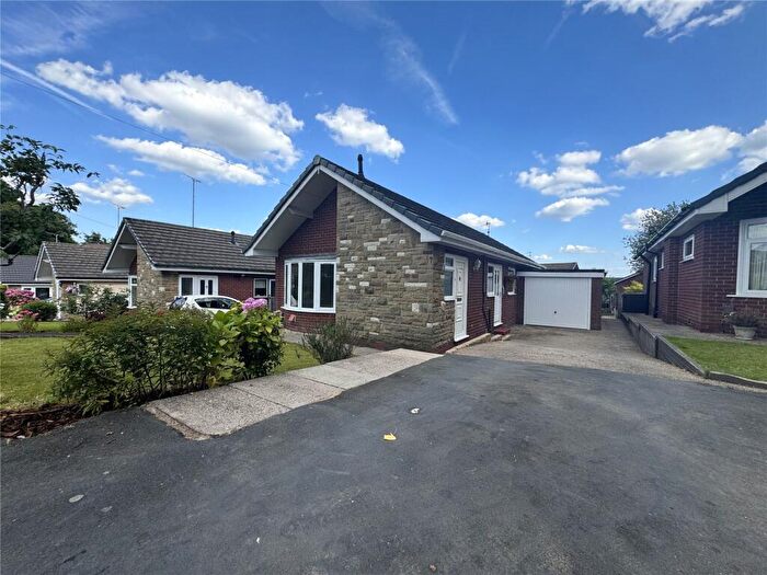 2 Bedroom Bungalow To Rent In Castlerigg Drive, Royton, Oldham, Greater Manchester, OL2
