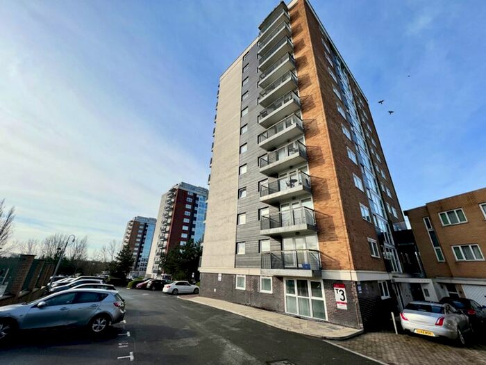 2 Bedroom Flat To Rent In Lakeside Rise, Manchester, M9