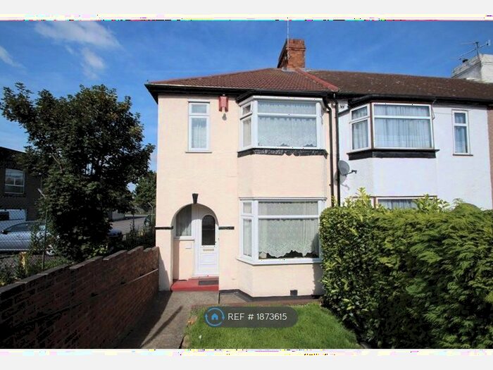 3 Bedroom Semi-Detached House To Rent In Gilbert Road, Belvedere, DA17