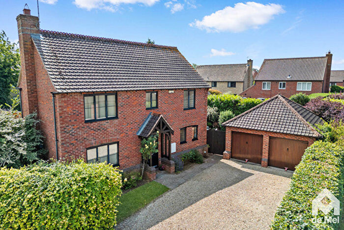 4 Bedroom Detached House For Sale In Stoke Park Close, Bishops Cleeve, Cheltenham, GL52