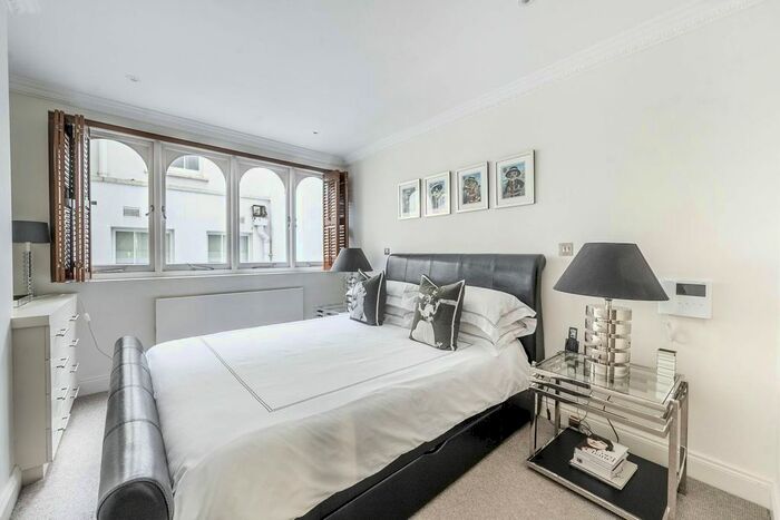 2 Bedroom Flat To Rent In St Georges Square, Pimlico, London, SW1V