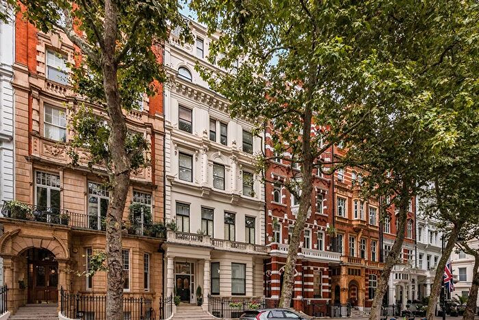 2 Bedroom Flat For Sale In Queen's Gate, South Kensington, SW7