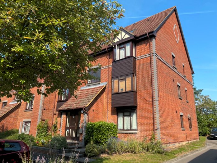 Apartment To Rent In Woking, GU22