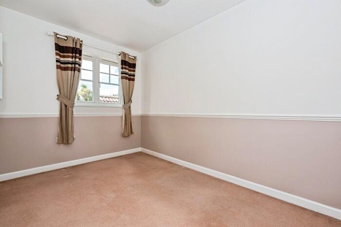 2 Bedroom Semi-Detached House For Sale In Newburgh Road, Grays, RM17