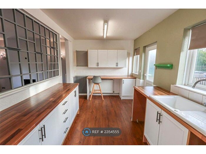 3 Bedroom Semi-Detached House To Rent In Roker Close, Nottingham, NG8
