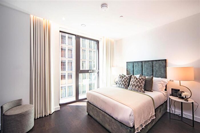 2 Bedroom Flat To Rent In Charles Clowes Walk, SW11