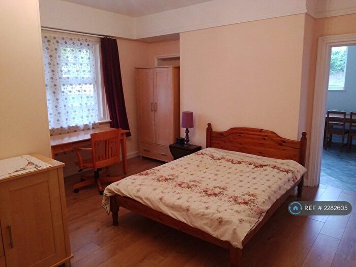 1 Bedroom Flat To Rent In The Old Coach House, Rochester, ME1