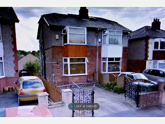 2 Bedroom Semi-Detached House To Rent In Woodhouse Grove, Huddersfield, HD2