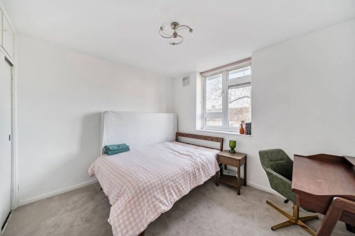3 Bedroom Flat To Rent In Alexandra Road, St John's Wood, London, NW8