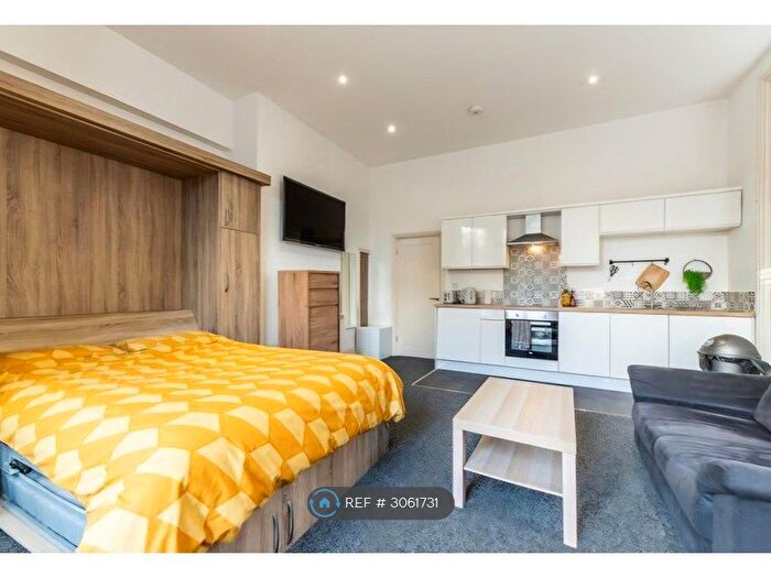 1 Bedroom Flat To Rent In Pelham Crescent, Nottingham, NG7