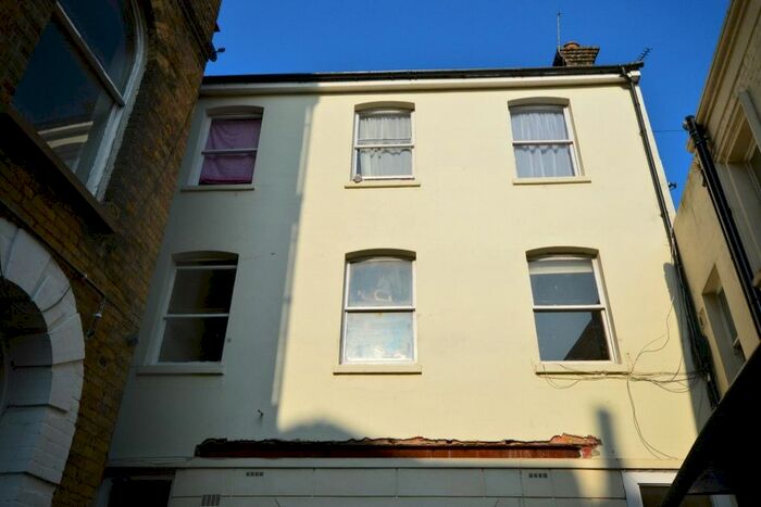 1 Bedroom Flat To Rent In Harbour Street, Ramsgate, Kent, CT11