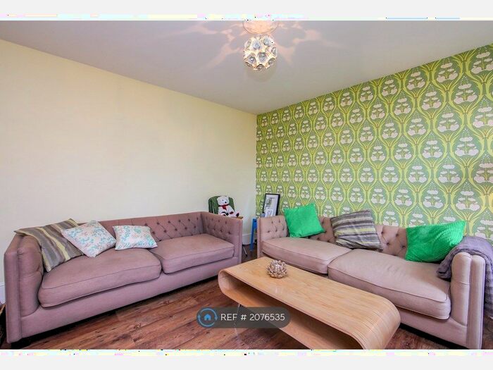 2 Bedroom Flat To Rent In Washbrook House, London, SW2