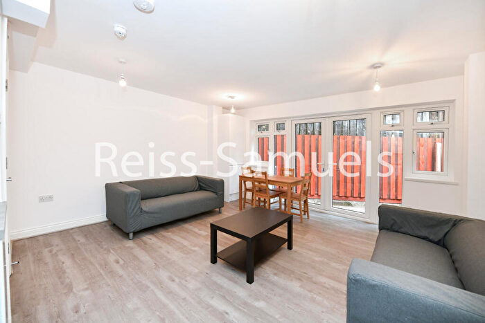 6 Bedroom Town House To Rent In Ambassador Square, London, E14