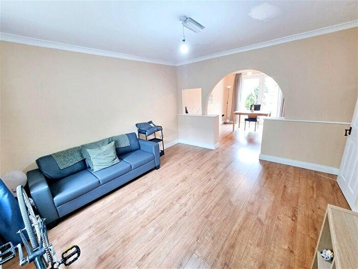 3 Bedroom House To Rent In Simons Walk, Stratford, E15