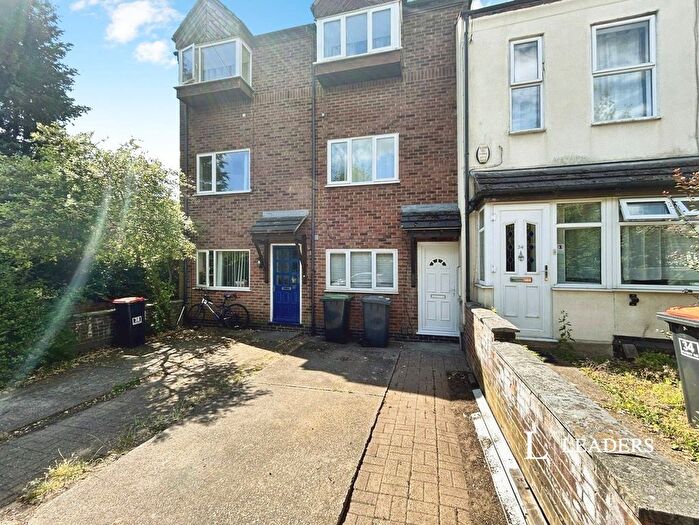 4 Bedroom Semi-Detached House To Rent In Albert Road, Beeston, NG9