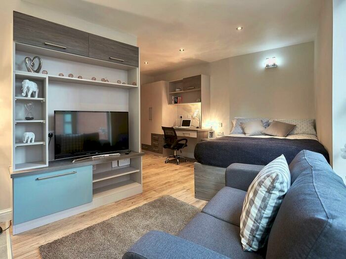 Apartment To Rent In Apt, Eagle House #, M3