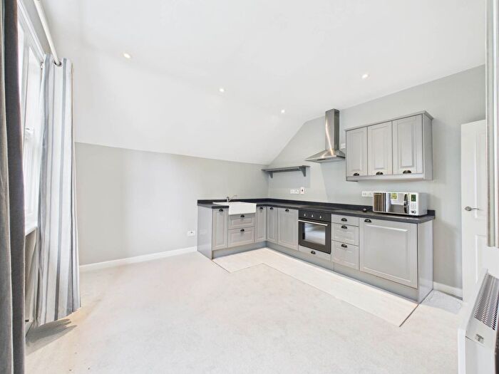 1 Bedroom Flat For Sale In High Street, Haddenham, HP17