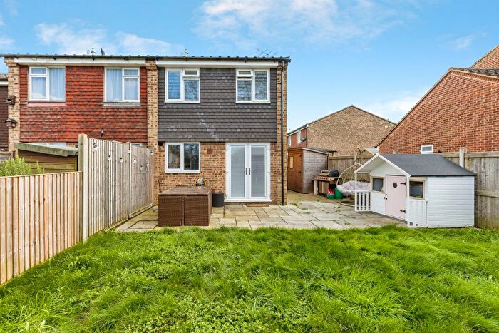 3 Bedroom Terraced House For Sale In Kingsley Road, Horley, RH6