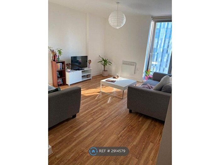 3 Bedroom Flat To Rent In Michigan Point Tower B, Salford, M50