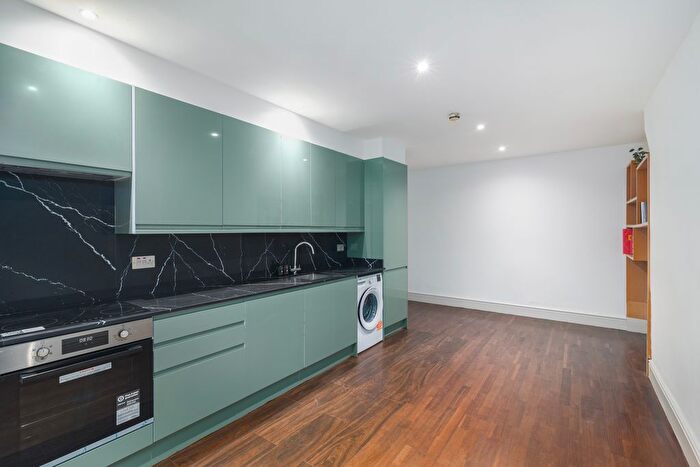 1 Bedroom Flat To Rent In St. Charles Square, London, W10