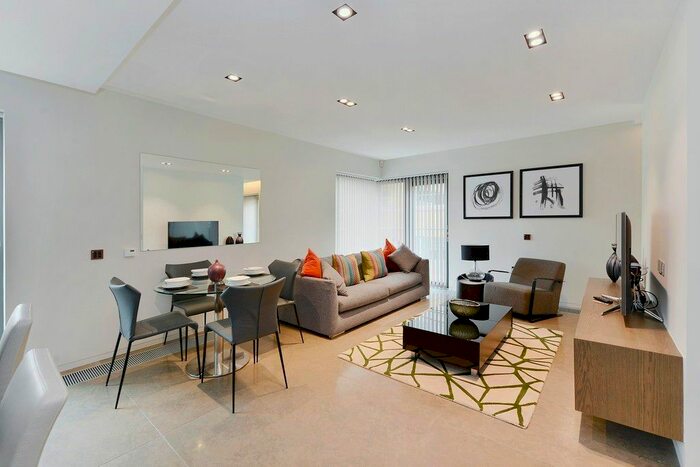 3 Bedroom Flat To Rent In Babmaes Street, St James SW1Y