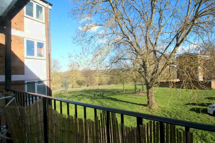 2 Bedroom Flat To Rent In Wood View, Hemel Hempstead, HP1