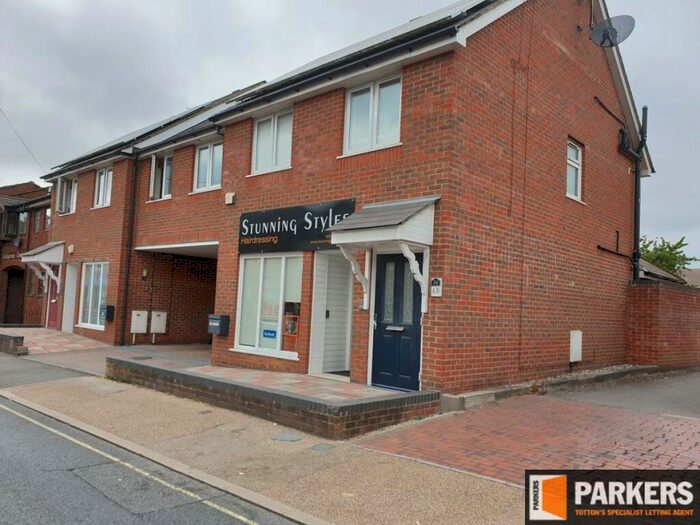 2 Bedroom Flat To Rent In Rumbridge Street, Totton, SO40